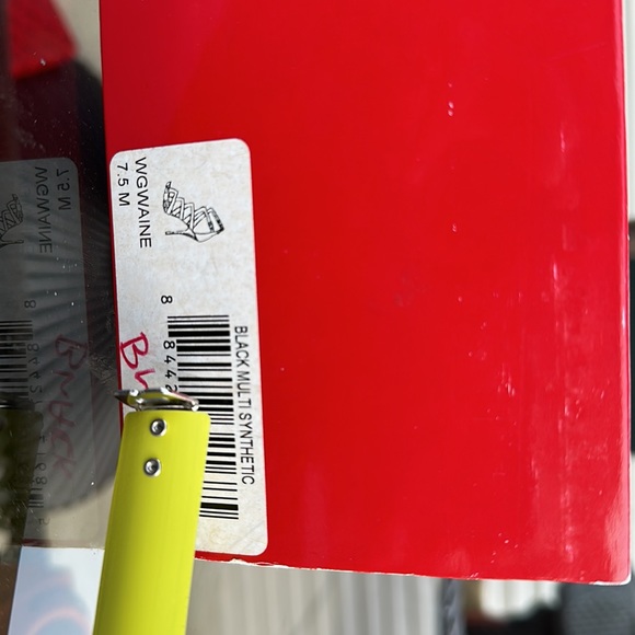 GUESS PLATFORM HEELS - Picture 10 of 10